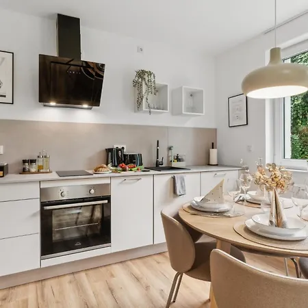 Zwei Fuer Bis Zu 8 Personen Zentral, Modern, Mit Terrasse & Balkon بيليفيلد