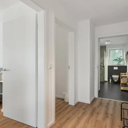 شقة Zwei Fuer Bis Zu 8 Personen Zentral, Modern, Mit Terrasse & Balkon