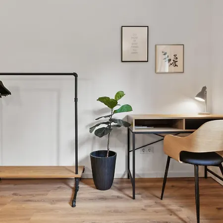 Zwei Fuer Bis Zu 8 Personen Zentral, Modern, Mit Terrasse & Balkon *