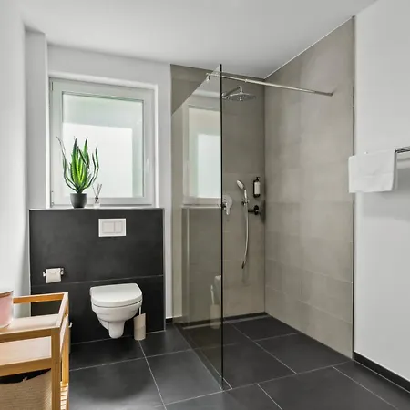 Zwei Fuer Bis Zu 8 Personen Zentral, Modern, Mit Terrasse & Balkon * Bielefeld