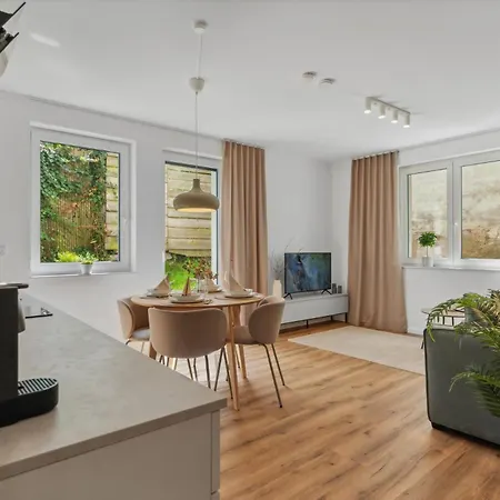 Zwei Fuer Bis Zu 8 Personen Zentral, Modern, Mit Terrasse & Balkon