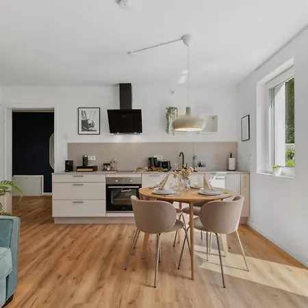 Zwei Fuer Bis Zu 8 Personen Zentral, Modern, Mit Terrasse & Balkon Apartment