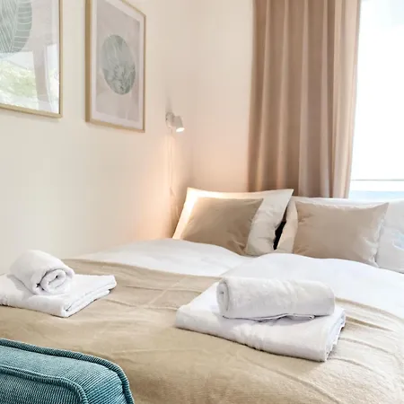 شقة Zwei Fuer Bis Zu 8 Personen Zentral, Modern, Mit Terrasse & Balkon