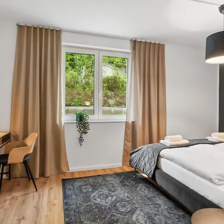 شقة Zwei Fuer Bis Zu 8 Personen Zentral, Modern, Mit Terrasse & Balkon