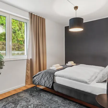 شقة Zwei Fuer Bis Zu 8 Personen Zentral, Modern, Mit Terrasse & Balkon *