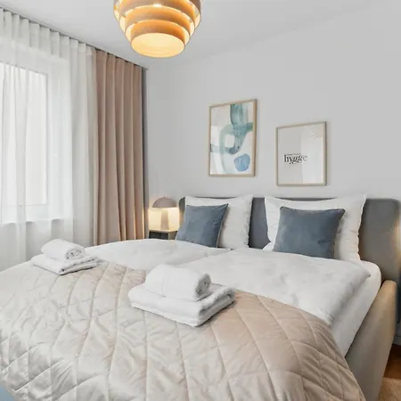 Zwei Fuer Bis Zu 8 Personen Zentral, Modern, Mit Terrasse & Balkon *