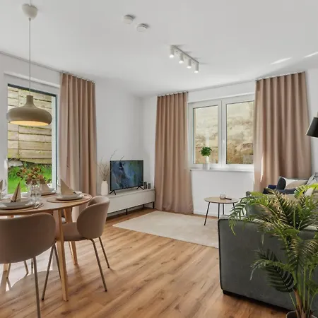 شقة Zwei Fuer Bis Zu 8 Personen Zentral, Modern, Mit Terrasse & Balkon