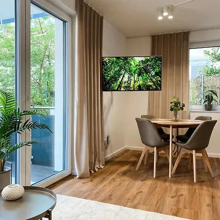 شقة Zwei Fuer Bis Zu 8 Personen Zentral, Modern, Mit Terrasse & Balkon *