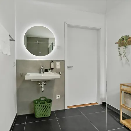 Zwei Fuer Bis Zu 8 Personen Zentral, Modern, Mit Terrasse & Balkon