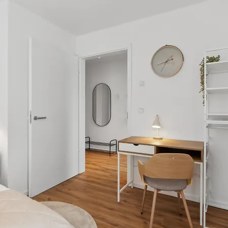 Apartment Zwei Fuer Bis Zu 8 Personen Zentral, Modern, Mit Terrasse & Balkon