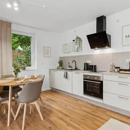 شقة Zwei Fuer Bis Zu 8 Personen Zentral, Modern, Mit Terrasse & Balkon *