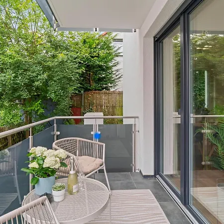 شقة Zwei Fuer Bis Zu 8 Personen Zentral, Modern, Mit Terrasse & Balkon