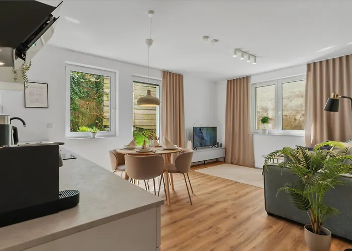 Zwei Fuer Bis Zu 8 Personen Zentral, Modern, Mit Terrasse & Balkon