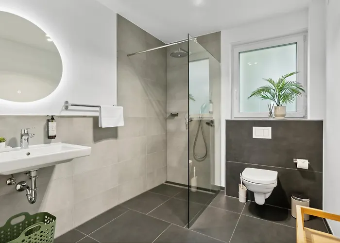 Zwei Fuer Bis Zu 8 Personen Zentral, Modern, Mit Terrasse & Balkon *