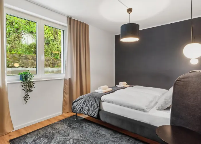 Lejlighed Zwei Fuer Bis Zu 8 Personen Zentral, Modern, Mit Terrasse & Balkon *