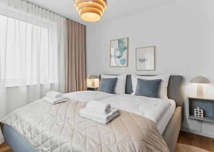 Zwei Fuer Bis Zu 8 Personen Zentral, Modern, Mit Terrasse & Balkon *