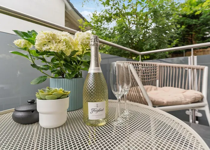 Zwei Fuer Bis Zu 8 Personen Zentral, Modern, Mit Terrasse & Balkon Lejlighed