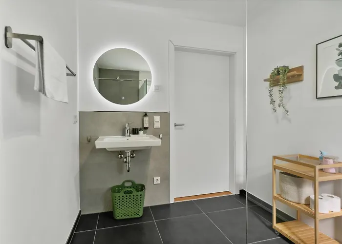 Zwei Fuer Bis Zu 8 Personen Zentral, Modern, Mit Terrasse & Balkon